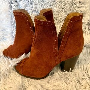 Lucky Brand Libeth Leather Upper Suede Open Toe Metallic Stud Tan Ankle Booties